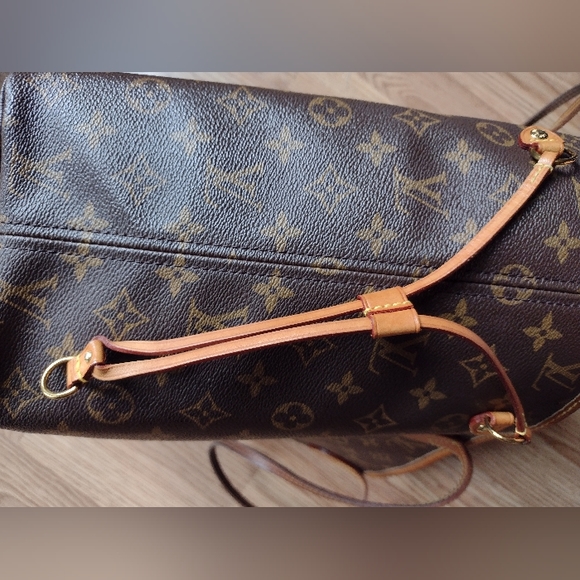 Louis Vuitton Neverfull MM - Picture 8 of 14